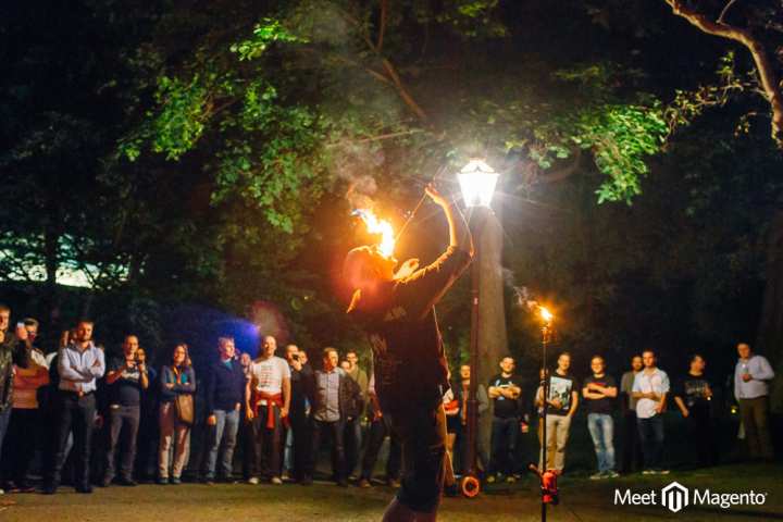 Die Feuershow in der Moritzbastei Leipzig zur Meet Magento